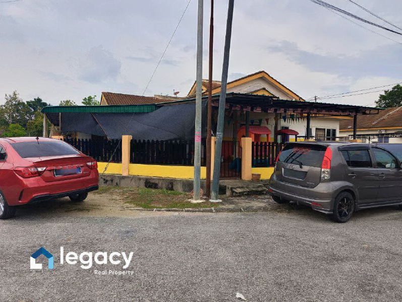 Corner Lot, Single Storey Terrace House - Taman Iskandar Perdana - photo 2