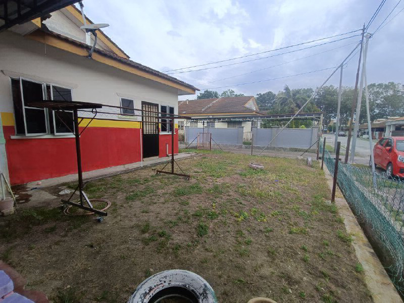 Corner Lot, Single Storey Terrace House - Taman Iskandar Perdana - photo 3