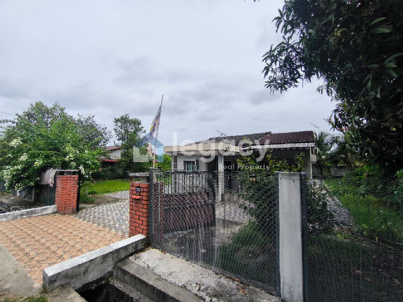 Banglo Luas di Kampung Serdang, Sitiawan Untuk Dijual!.. - photo 2