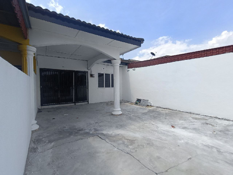 Rumah Teres Setingkat Untuk Dijual Di Taman Damai, Ayer Tawar - photo 2