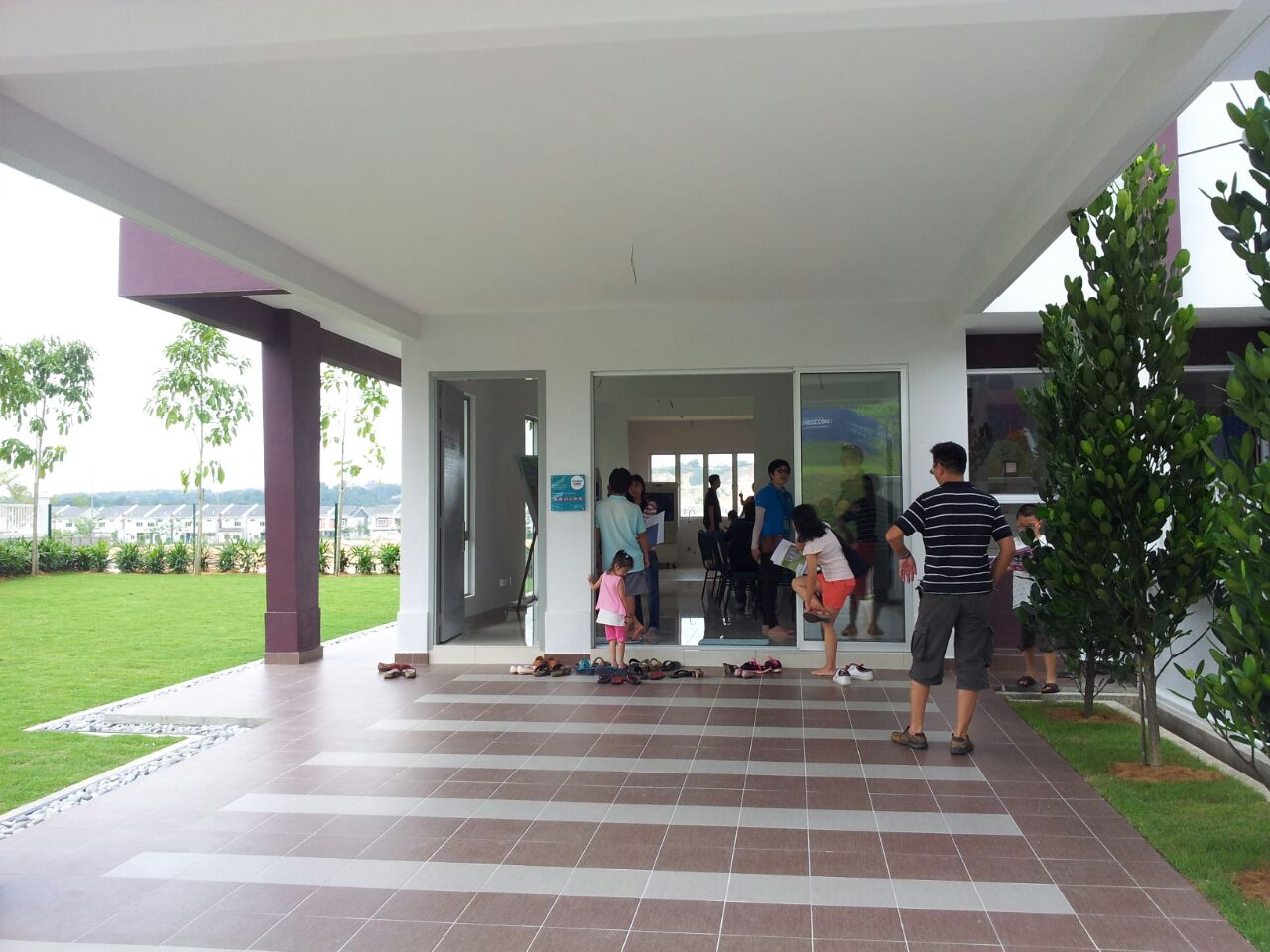 Rumah teres end lot dua tingkat baru di Seremban 2 for Sale at Negeri