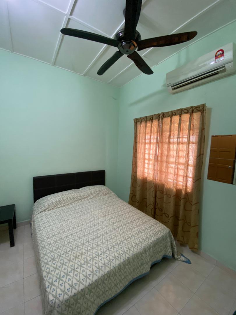 Single Storey Terres Endlot Renovated in Senawang - photo 10