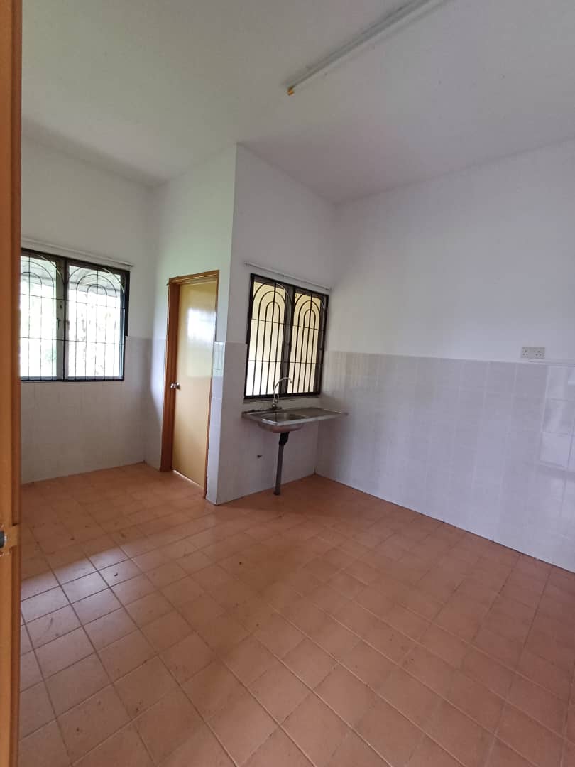 Corner Double Storey Semi D with large land - photo 5