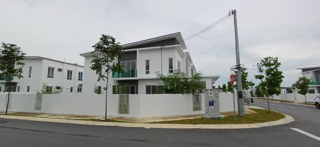 Brand New Double Storey Corner Lot with large land - photo 2