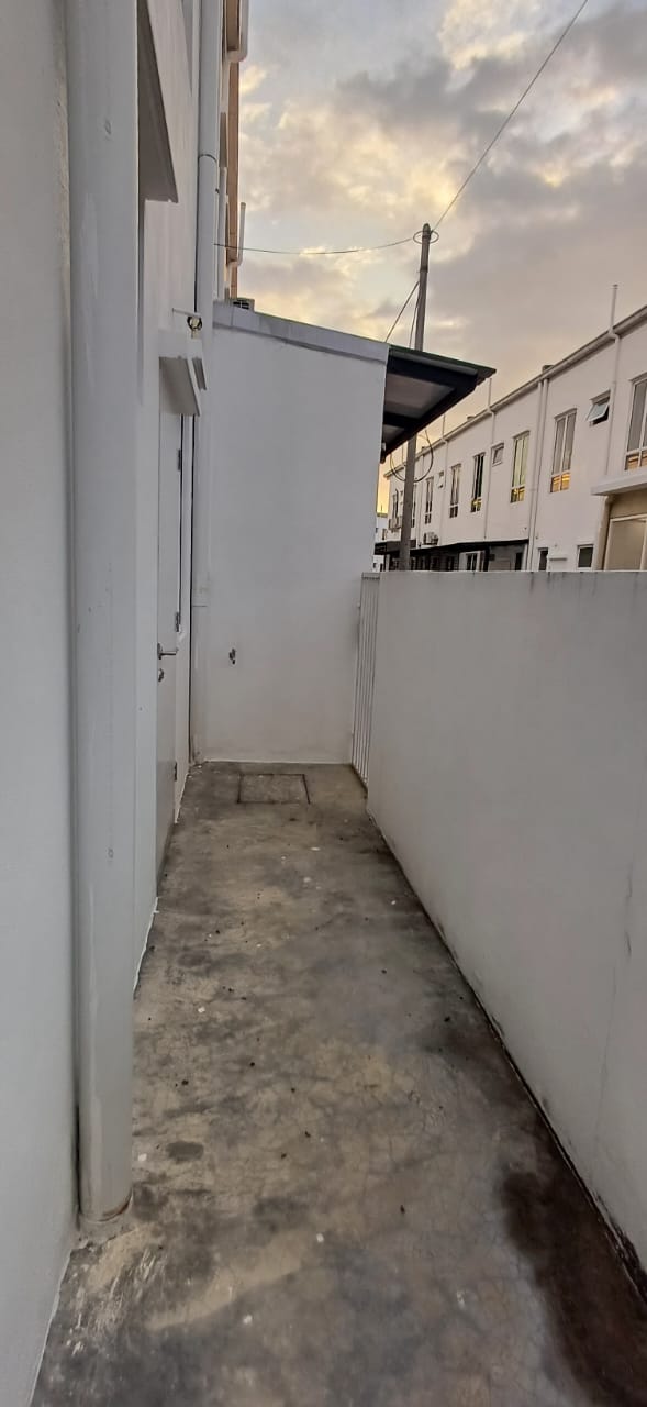 Double storeyy teres house below market value - photo 5