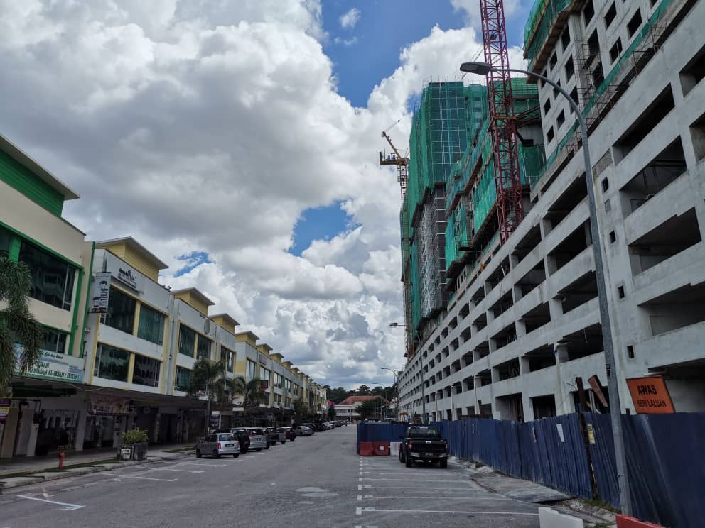 Pelangi Indah 3 Storey Shoplot  24x90 freehold - photo 2