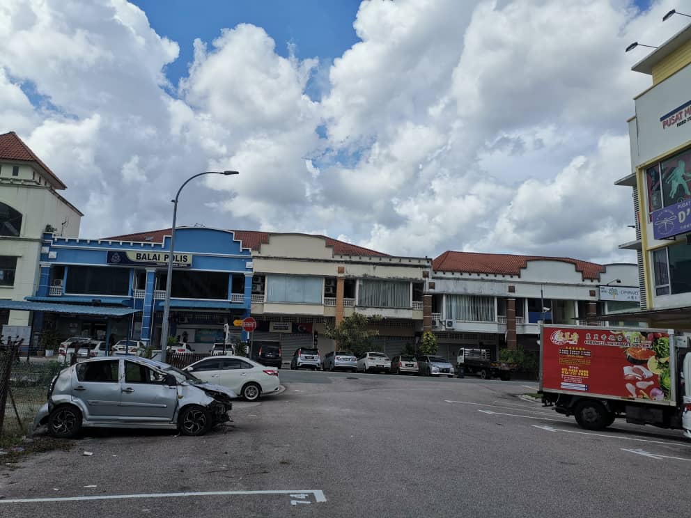 Pelangi Indah 3 Storey Shoplot  24x90 freehold - photo 4