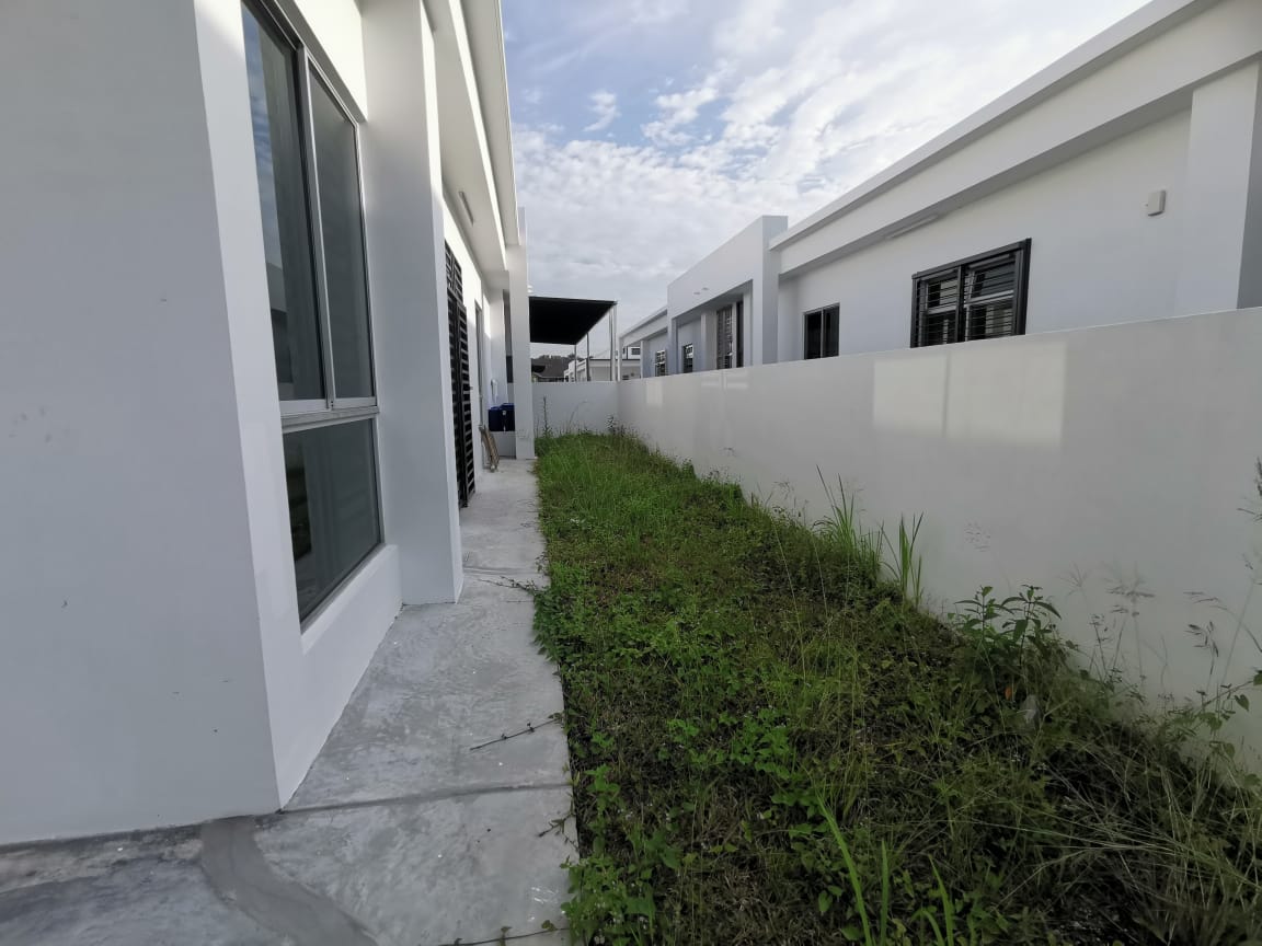 Amber Hills Kangkar Pulai Brand New 1 sty cluster - photo 9
