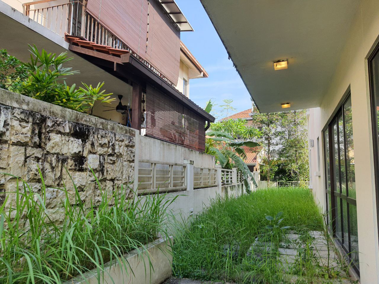2sty ZERO LOT BUNGALOW KK HILL KEMUMING by Jb - photo 3