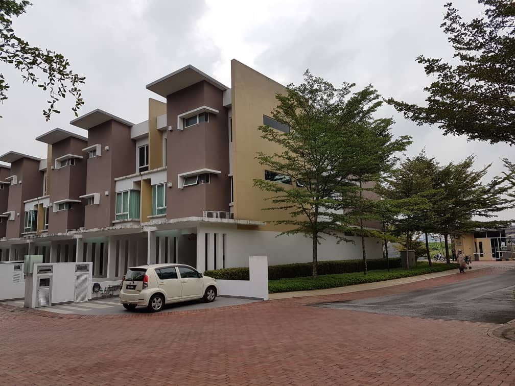 Shah Alam Sek 7 Aquavilla Townhouse by Kelly - photo 7