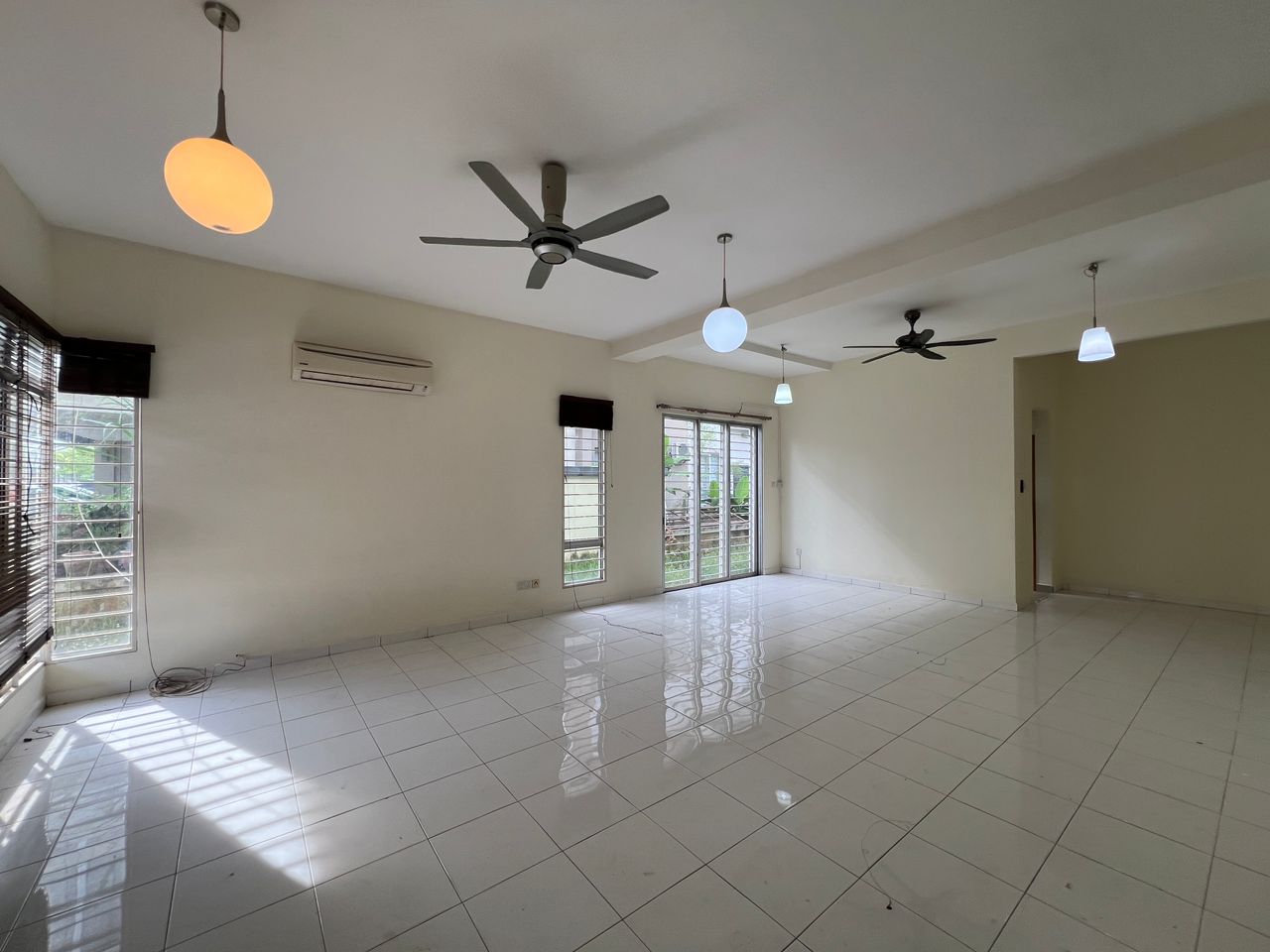 Anggun 1, Kota Emera ...