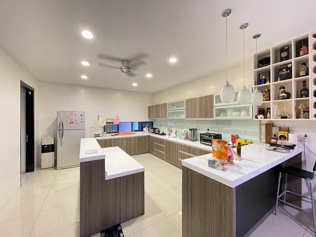 The takun 3 Storey Semi-d for Rent - photo 1