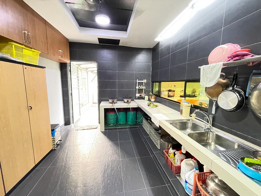 The takun 3 Storey Semi-d for Rent - photo 9