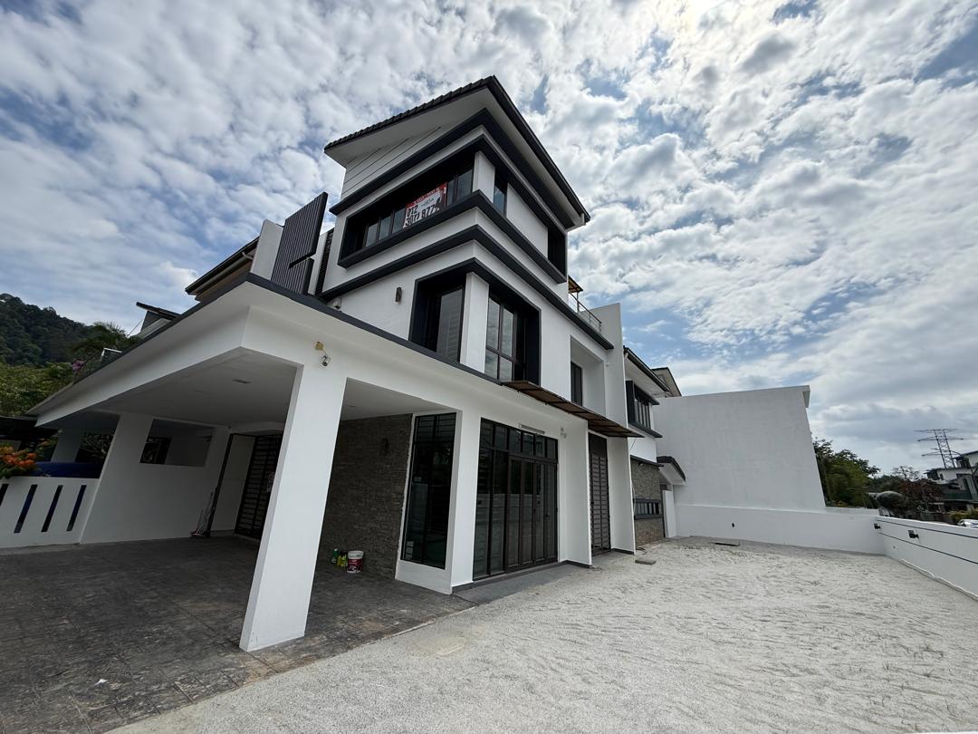 The takun 3 Storey Semi-d