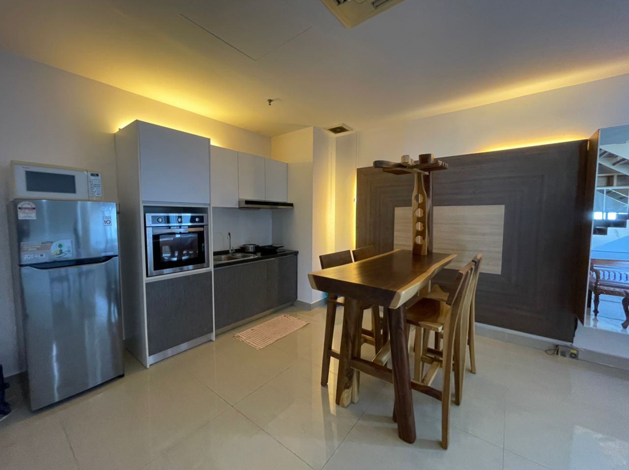 E Suite-Designer, Emerald Avenue Duplex