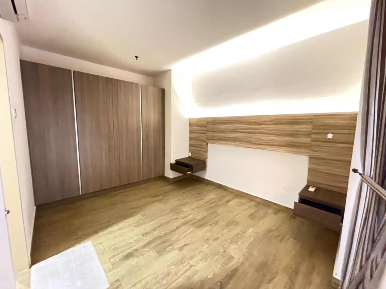 E Suite-Designer, Emerald Avenue Duplex - photo 2