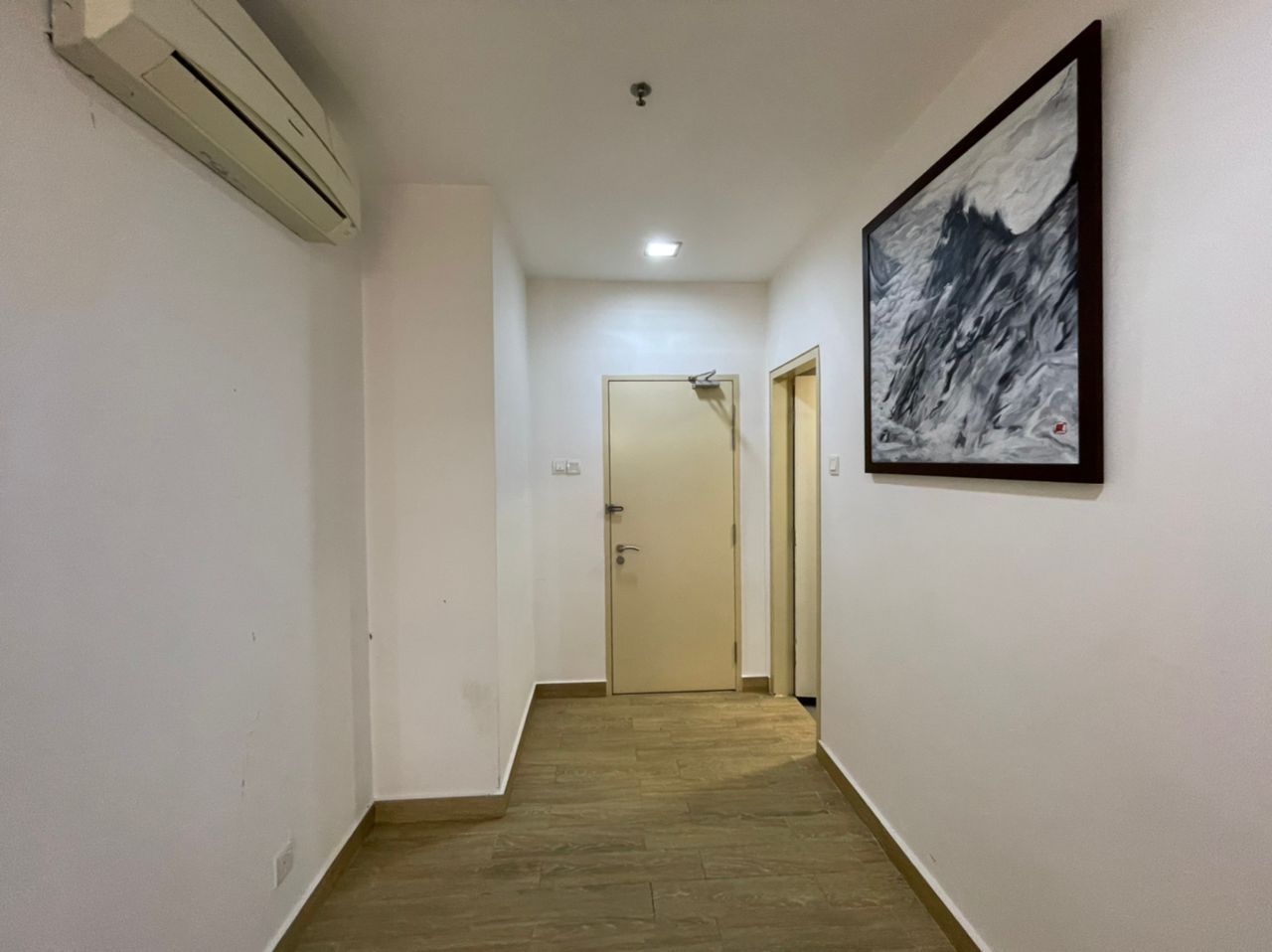 E Suite-Designer, Emerald Avenue Duplex - photo 5