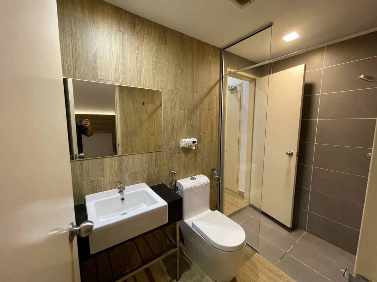 E Suite-Designer, Emerald Avenue Duplex - photo 7