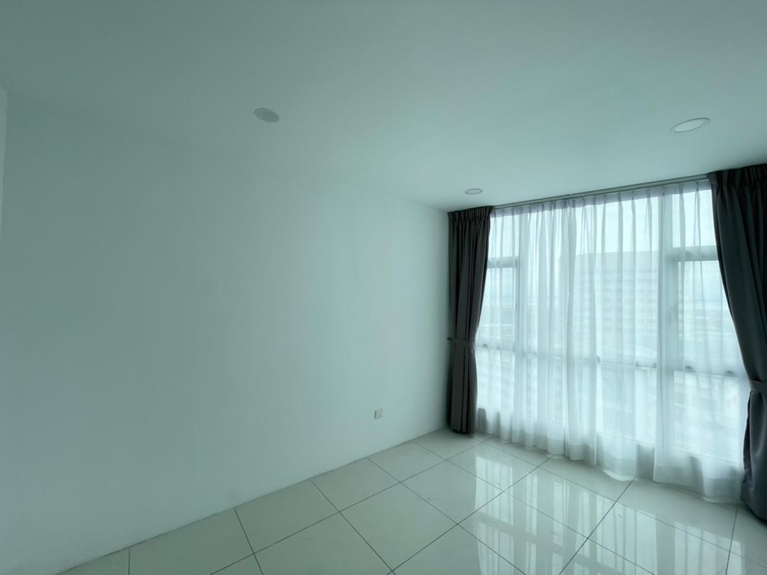 City residence - photo 4