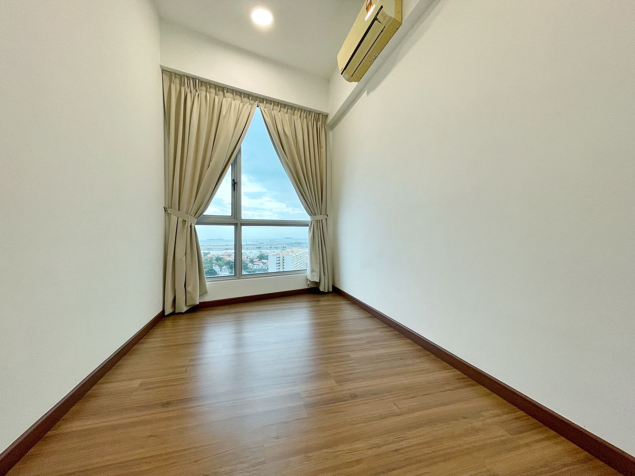 City residence - photo 6