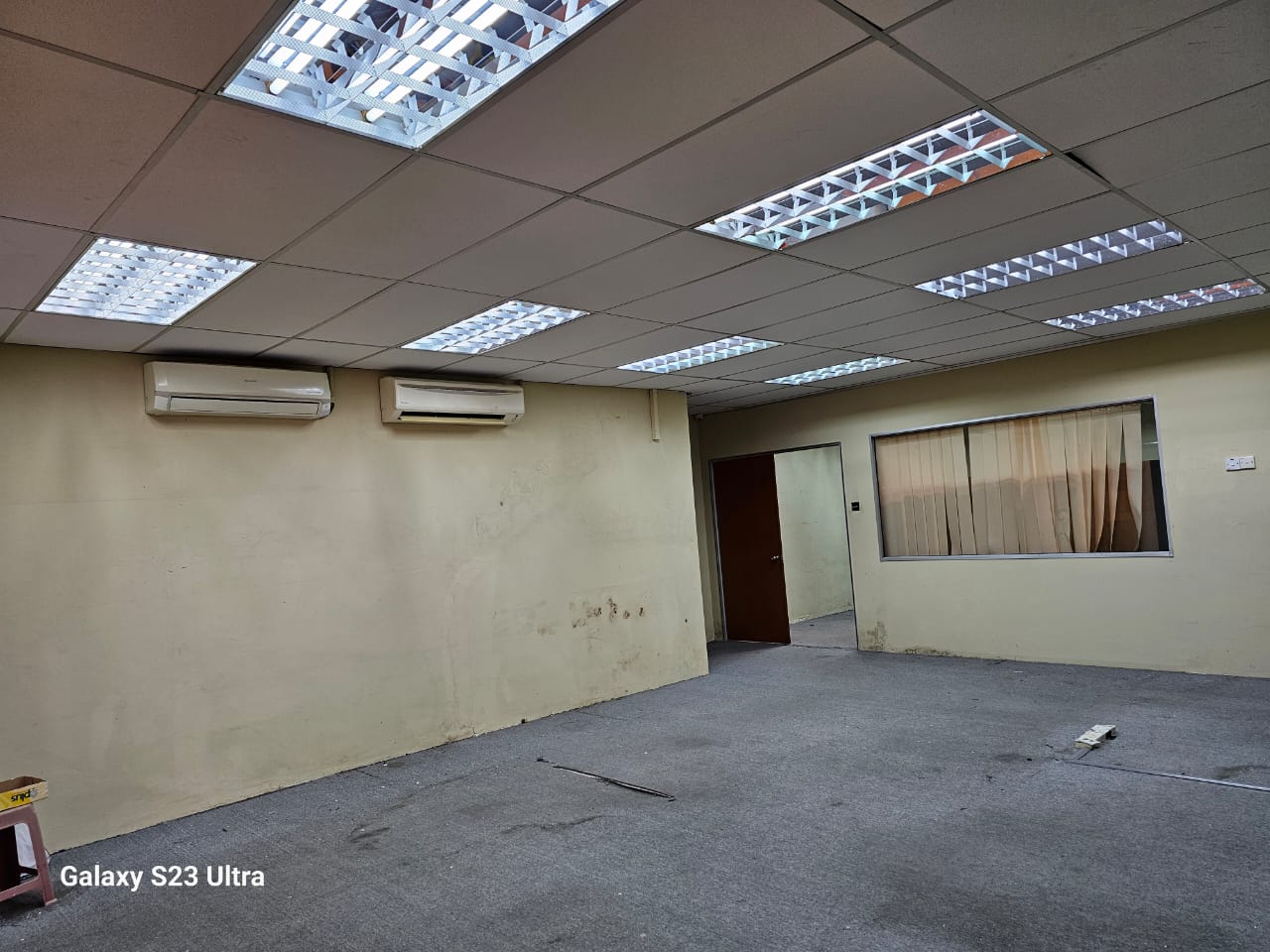 Bayan Bay ground Floor  Office Lot For Rent - photo 2