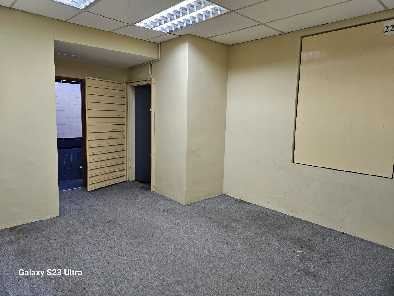 Bayan Bay ground Floor  Office Lot For Rent - photo 4
