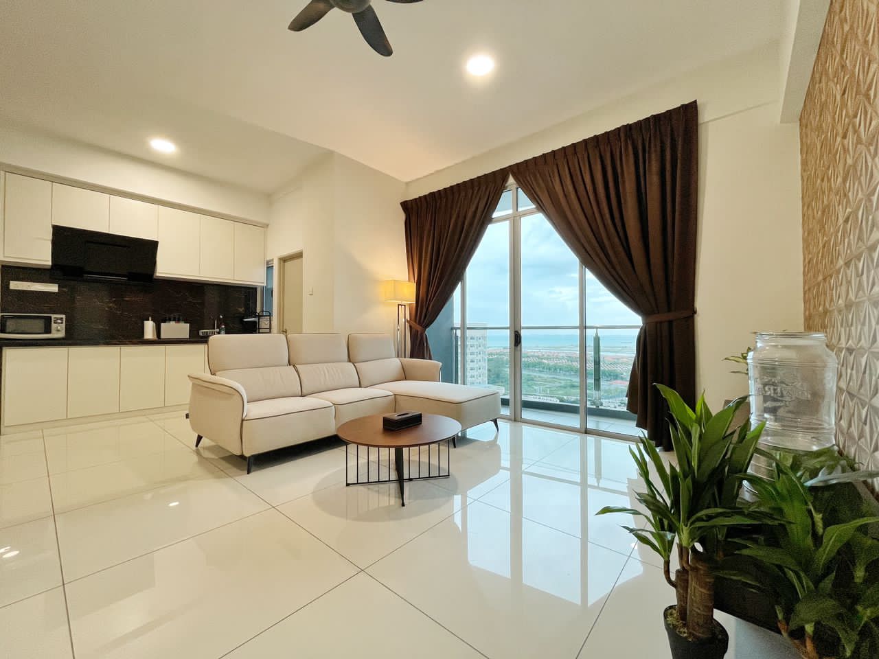 City residence - photo 2