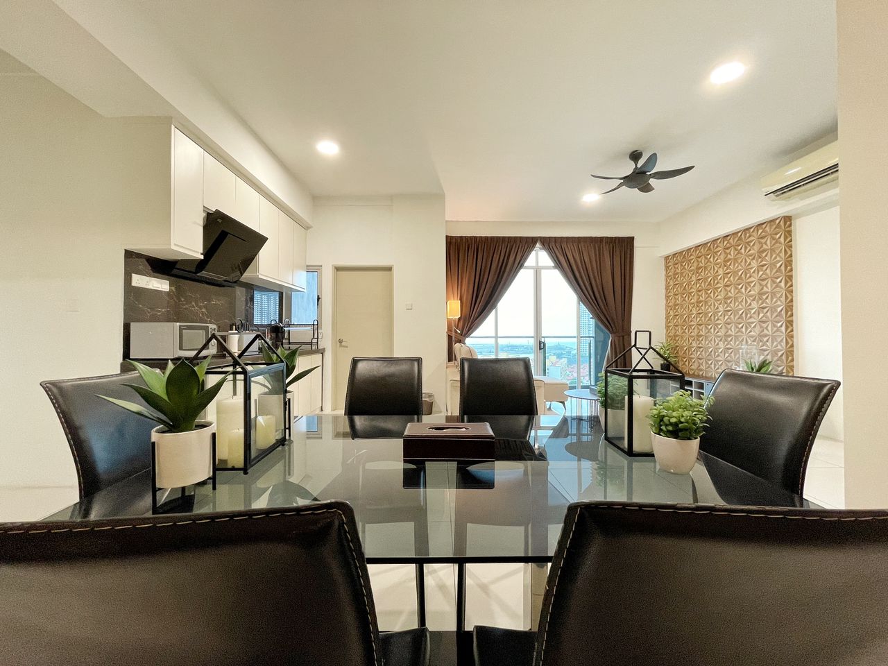 City residence - photo 3