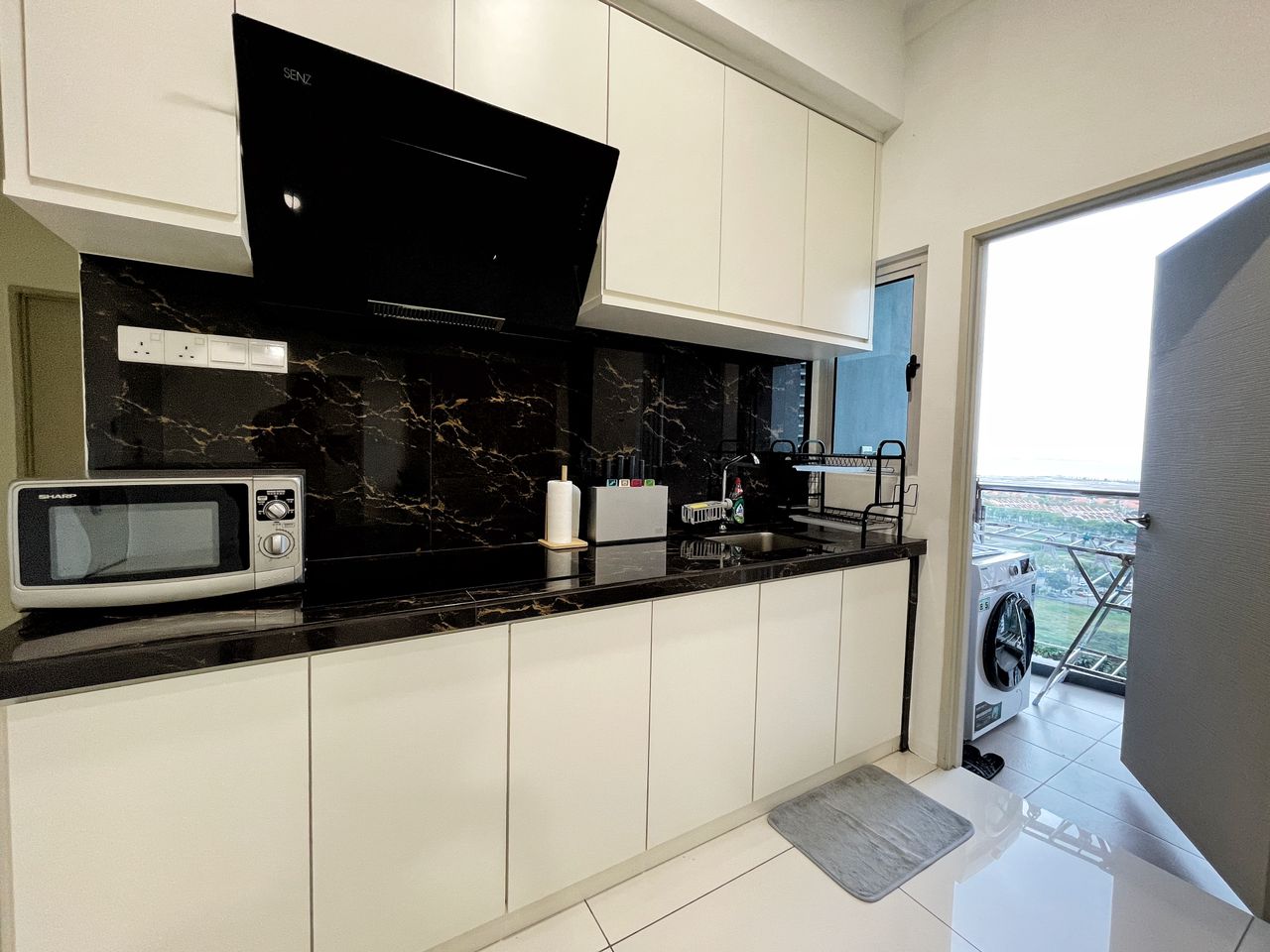 City residence - photo 4