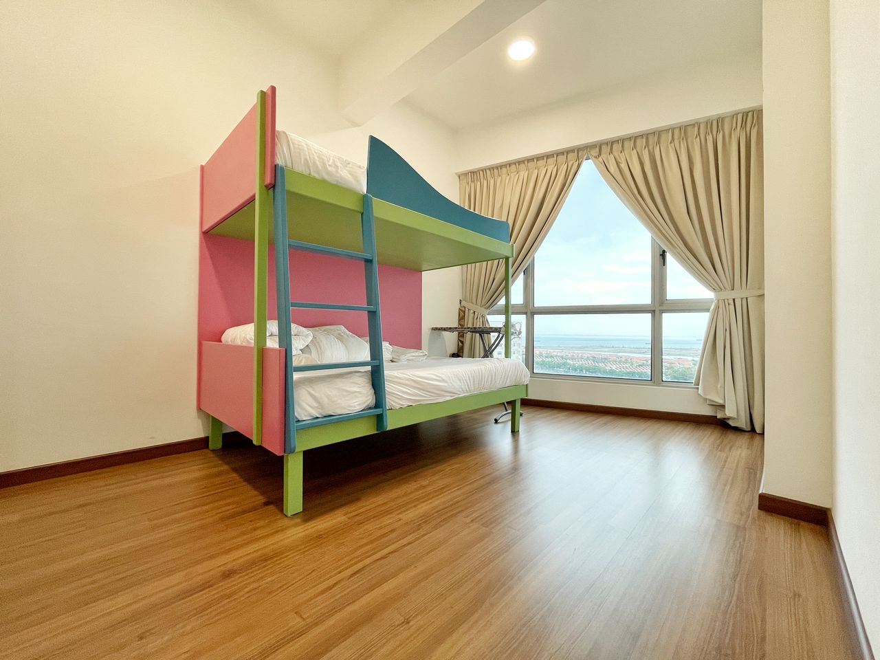 City residence - photo 8