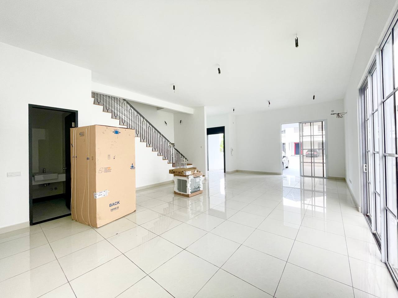 Biggest Size 2 Storey Semi D Cluster, Stoneridge E - photo 2