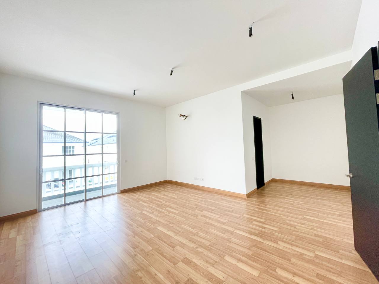 Biggest Size 2 Storey Semi D Cluster, Stoneridge E - photo 5