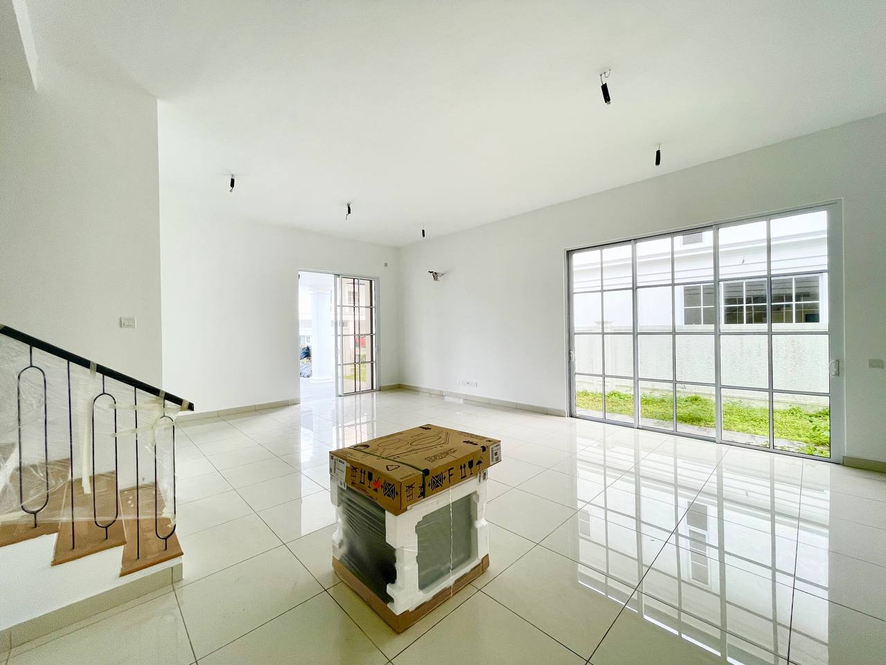 Biggest Size 2 Storey Semi D Cluster, Stoneridge E - photo 9