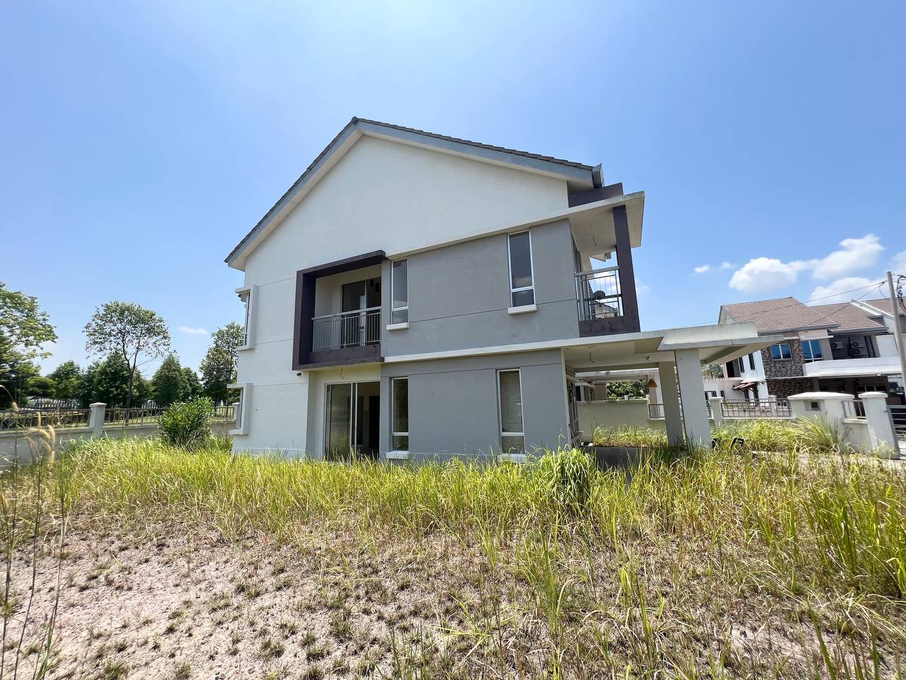 Corner Lot Double Storey Semi D, Alam Suria - photo 2