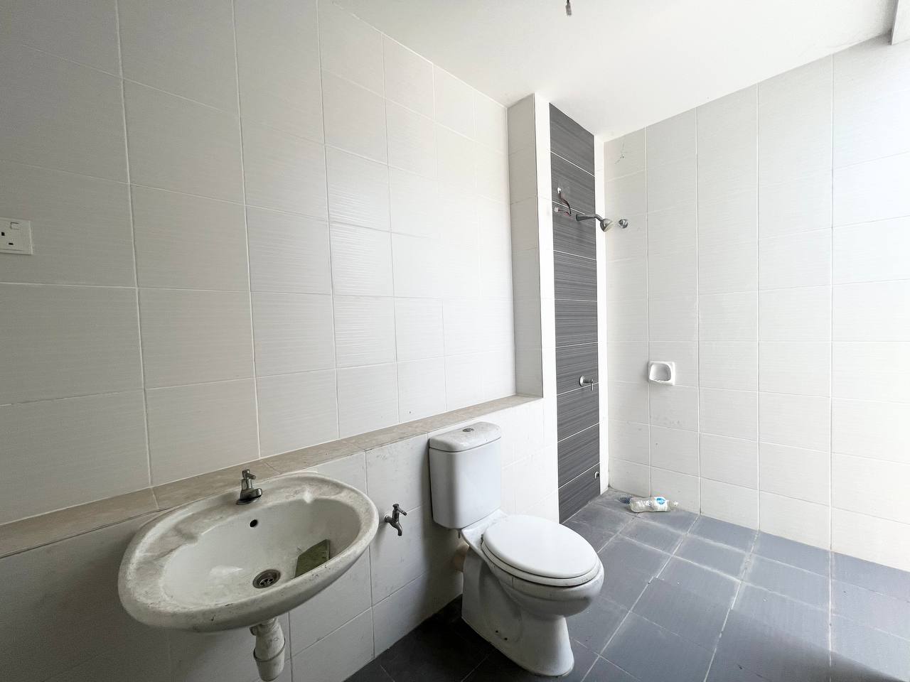 Corner Lot Double Storey Semi D, Alam Suria - photo 7