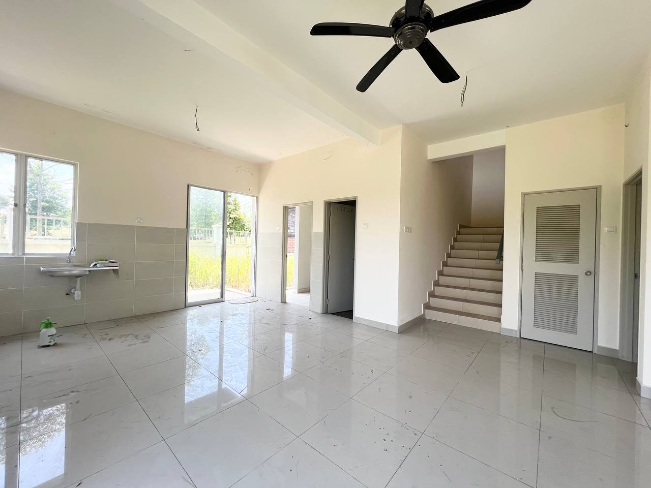 Corner Lot Double Storey Semi D, Alam Suria - photo 9