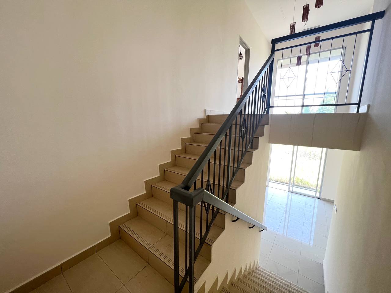 Corner Lot Double Storey Semi D, Alam Suria - photo 10