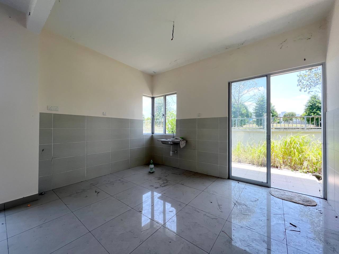 Corner Lot Double Storey Semi D, Alam Suria - photo 12