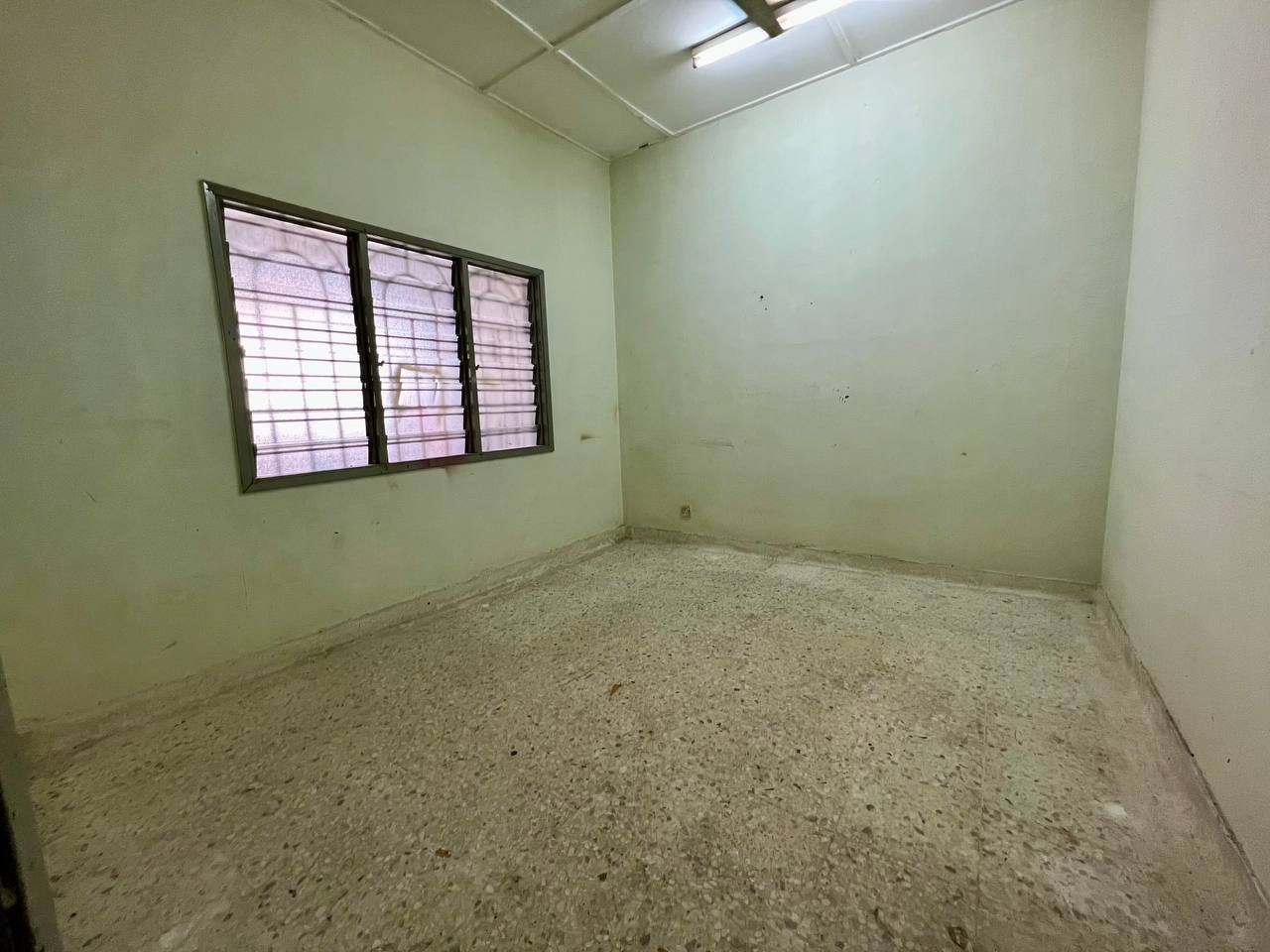 Single Storey Intermediate, Taman Sungai Jelok, Ka - photo 4