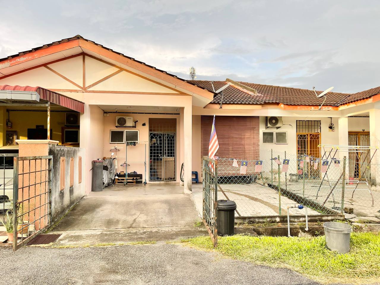 Facing Open Single Storey Terrace Bandar Tasik - photo 10