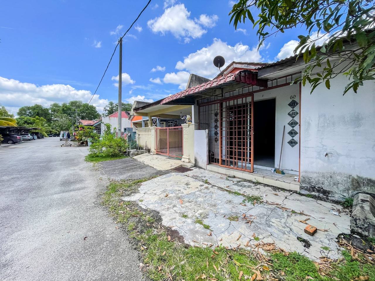 Facing Open Single Storey Terrace Taman Seri Mamba - photo 10