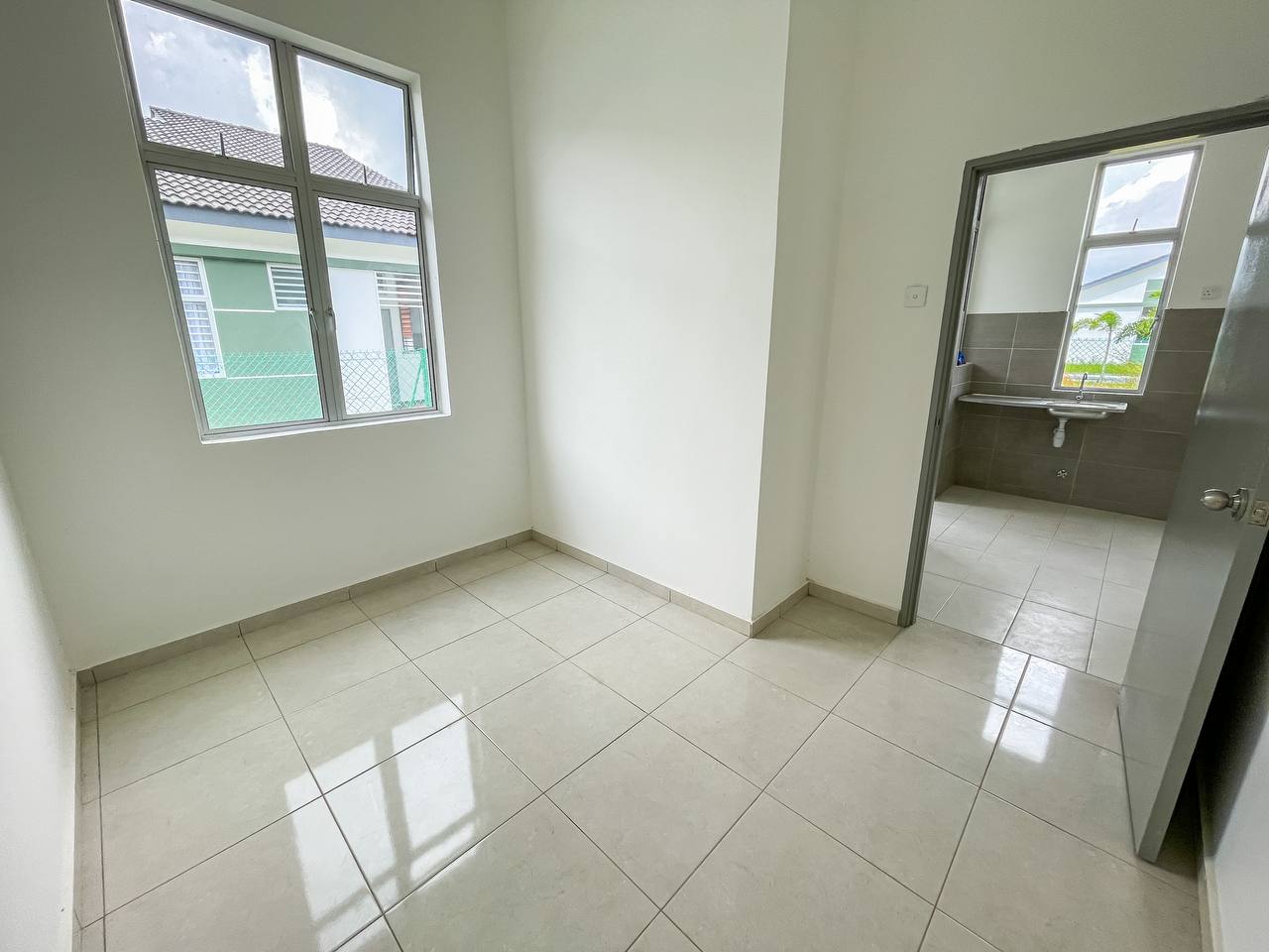 Corner Lot Taman Single Storey Terrace Taman Langa - photo 2