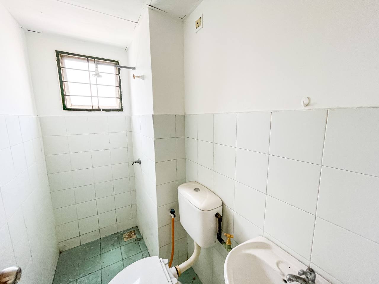 Facing Open Shop Apartment Pusat Komersial, Seksye - photo 2