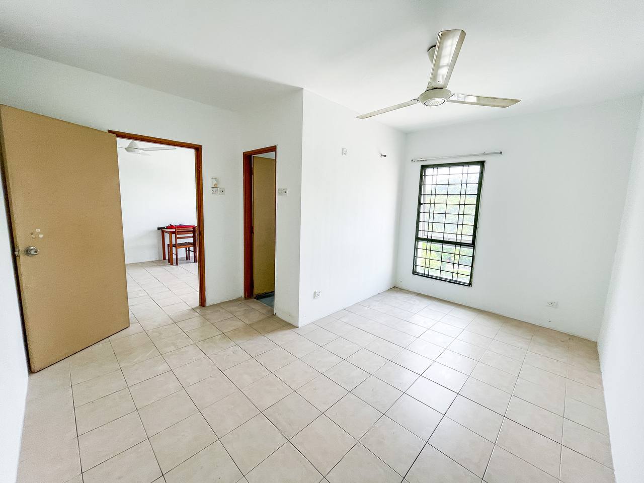 Facing Open Shop Apartment Pusat Komersial, Seksye - photo 8