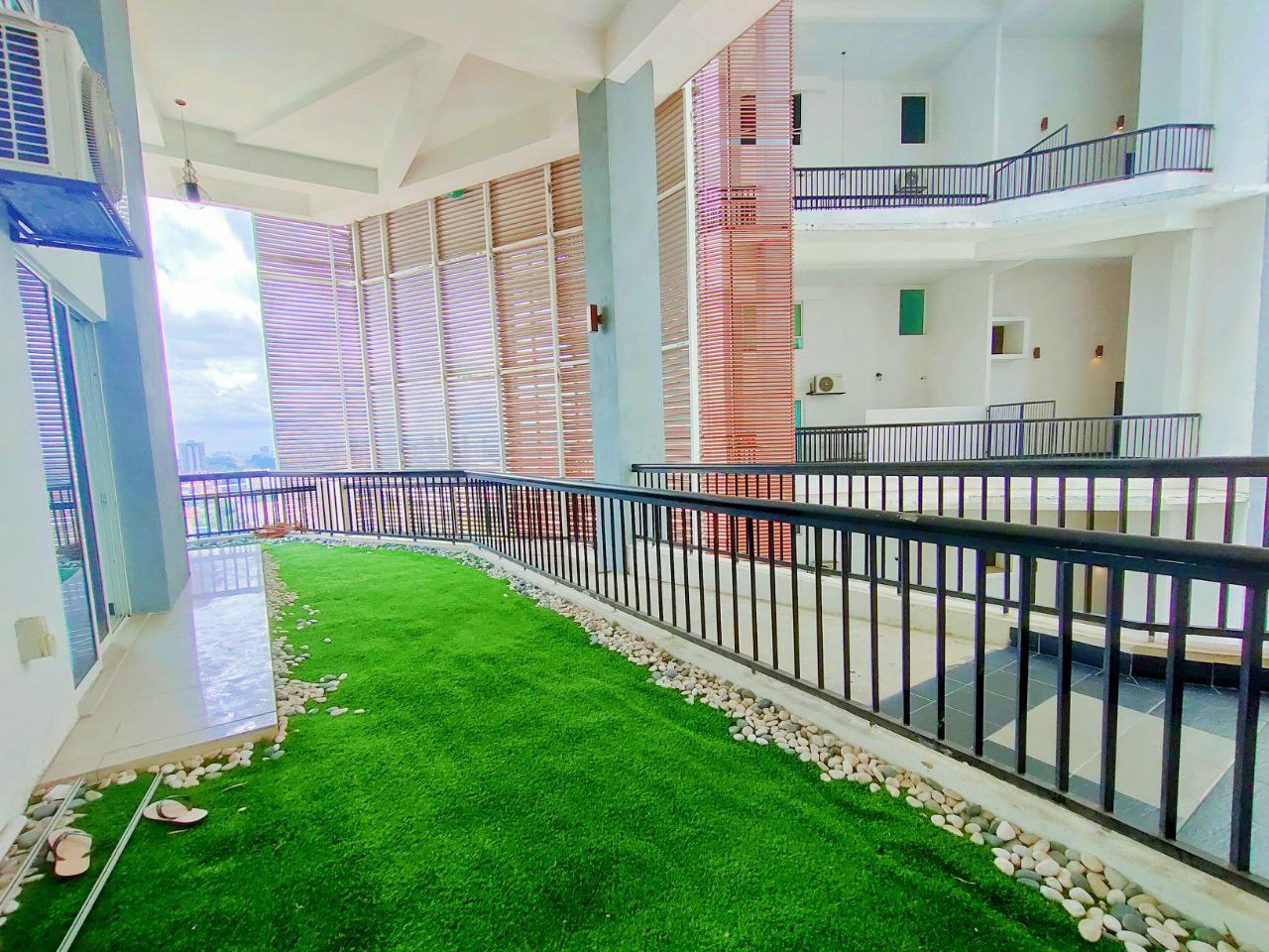 Corner Lot Armanee Terrace II, Duplex Condominium - photo 4
