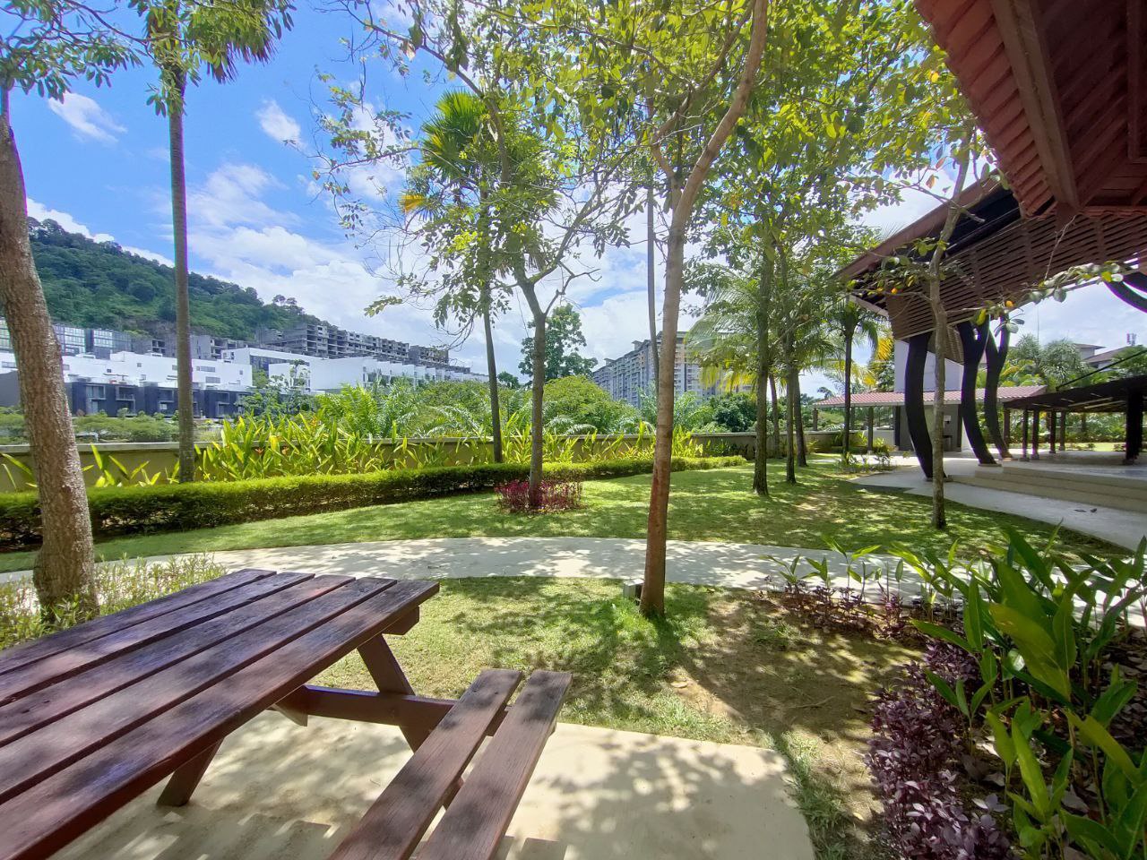 Corner Lot Armanee Terrace II, Duplex Condominium - photo 9