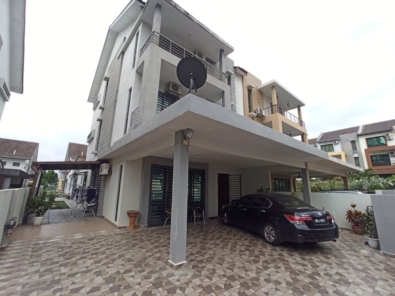 Renovated 3 Storey Semi D, Taman Saujana Suria - photo 3