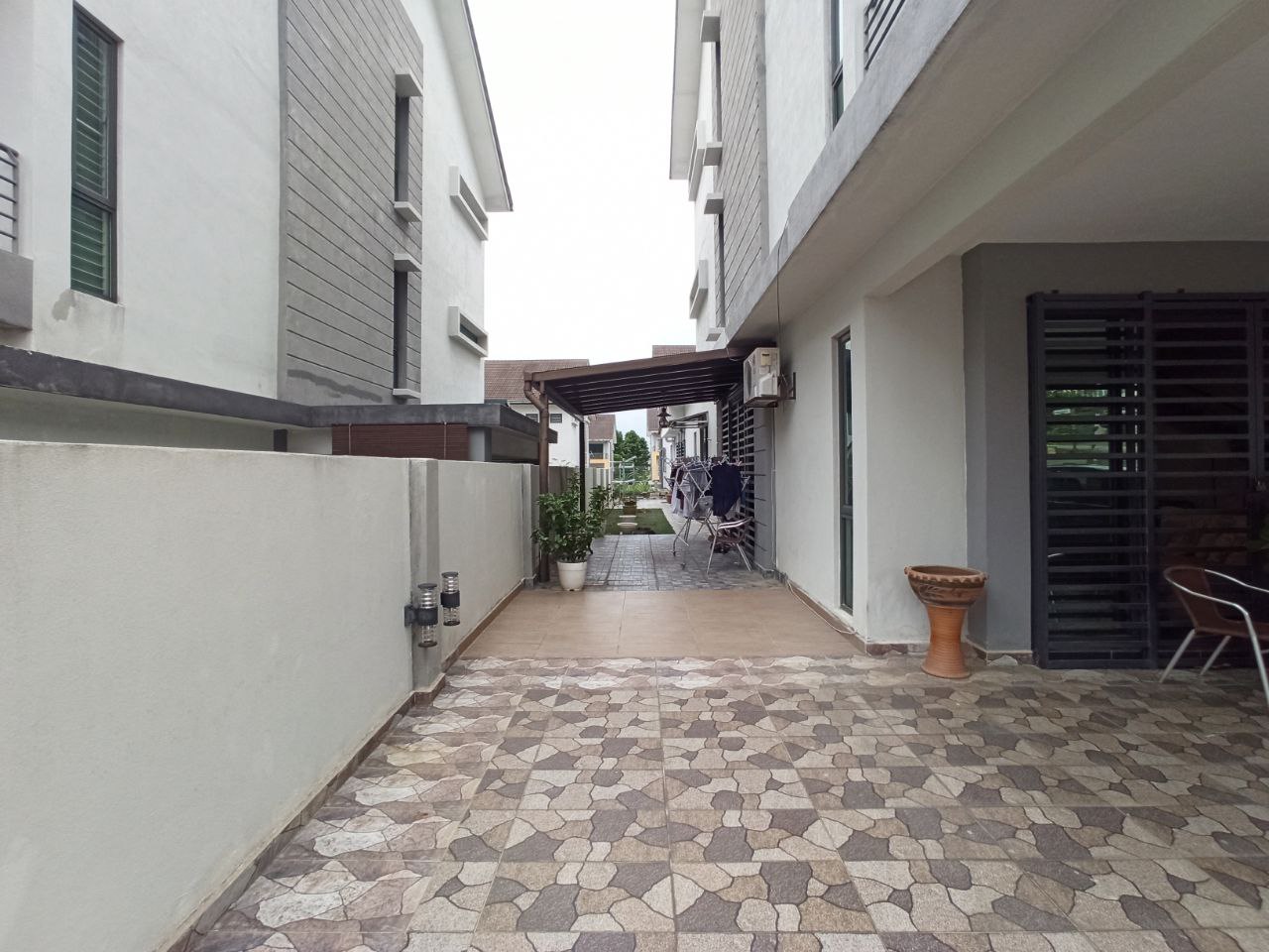Renovated 3 Storey Semi D, Taman Saujana Suria - photo 6
