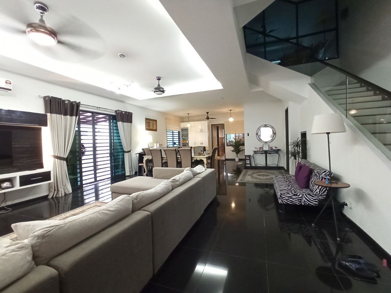 Renovated 3 Storey Semi D, Taman Saujana Suria - photo 10