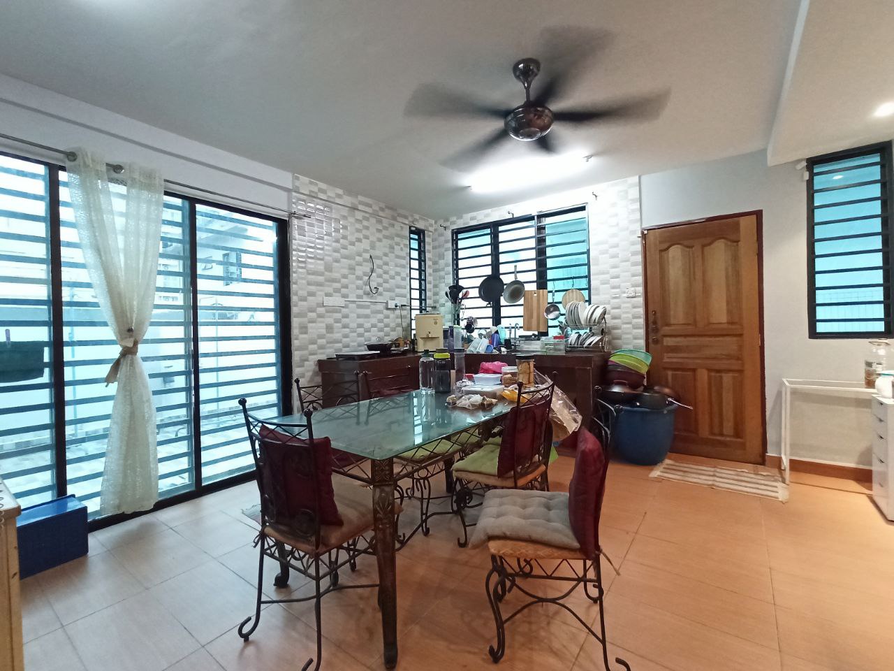 Renovated 3 Storey Semi D, Taman Saujana Suria - photo 13